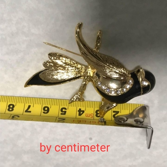 VINTAGE CARVEN UNSIGNED BIRD ENAMELED BROOCH IN BLACK AND GOLD - Picture 3 of 10